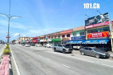 Hot Area!! FACING MAINROAD!! 2 Adjoining Unit For Sale Double Storey Shoplot @ Pekan Banting (Jln Sultan Abdul Samad