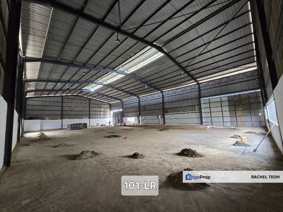 Near Mainroad!! 14500sqft Light Industrial Warehouse @ Jalan Bukit Kemuning, Shah Alam For Rent, Selangor, Shah Alam