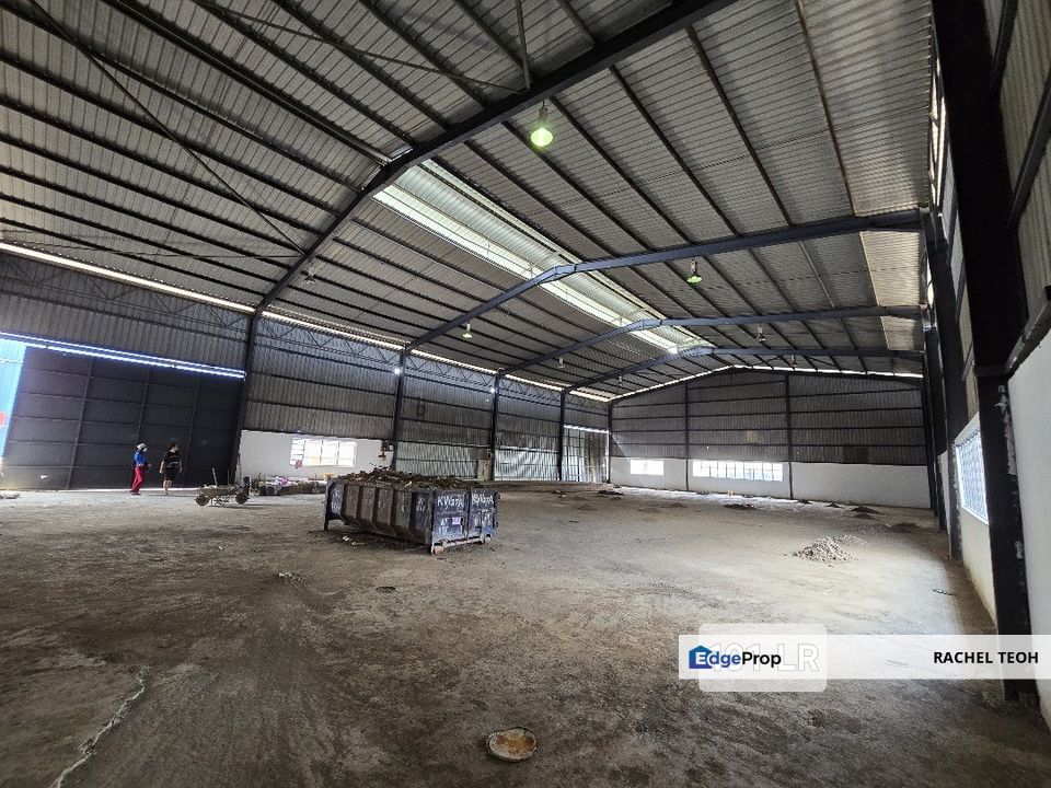 Near Mainroad!! 14500sqft Light Industrial Warehouse @ Jalan Bukit Kemuning, Shah Alam For Rent, Selangor, Shah Alam