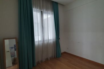 Lake Point Residence