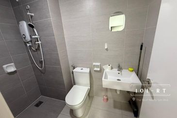 Gravit8 @ Klang South