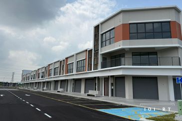 🔥FACING LOTUS!! First Floor Shoplot @ IJM Rimbayu Uptown Square (U2), Telok Panglima Garang For Rent