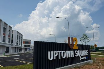 Dual Frontage!! CORNER Triple Storey Shoplot@IJM Rimbayu Uptown Square Kota Kemuning For Rent