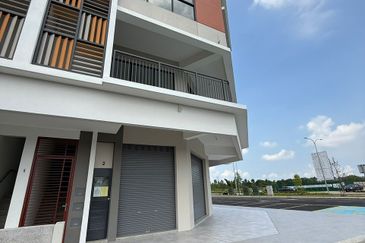 Dual Frontage!! CORNER Triple Storey Shoplot@IJM Rimbayu Uptown Square Kota Kemuning For Rent