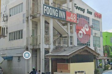 LIMITED!!!CORNER 3 Storey Shop @ Pusat Perdagangan Banting, Jalan Cemerlang For Sale