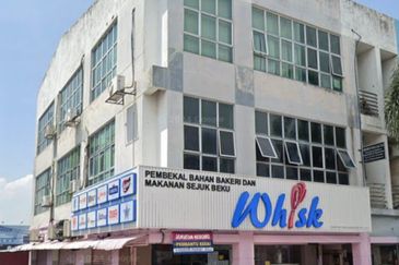 LIMITED!!!CORNER 3 Storey Shop @ Pusat Perdagangan Banting, Jalan Cemerlang For Sale