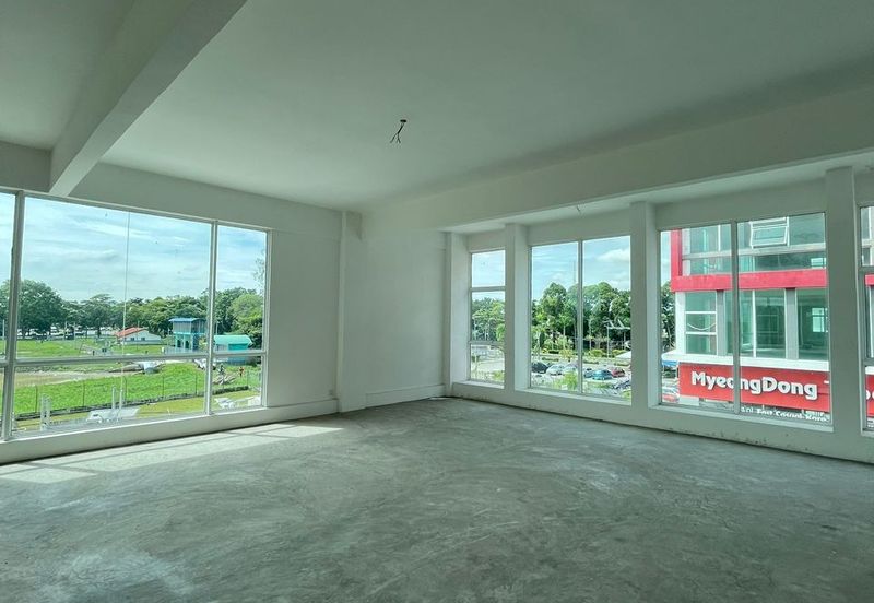 CORNER (First Floor & Second Floor) 3 Storey Shop @ Pusat Perdagangan Banting, Jalan Cemerlang For Rent