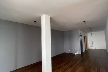 CORNER (First Floor & Second Floor) 3 Storey Shop @ Pusat Perdagangan Banting, Jalan Cemerlang For Rent