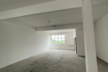 First Floor Shop @ Pusat Perdagangan Banting, Jalan Cemerlang For Rent