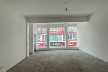 First Floor Shop @ Pusat Perdagangan Banting, Jalan Cemerlang For Rent