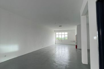 First Floor Shop @ Pusat Perdagangan Banting, Jalan Cemerlang For Rent