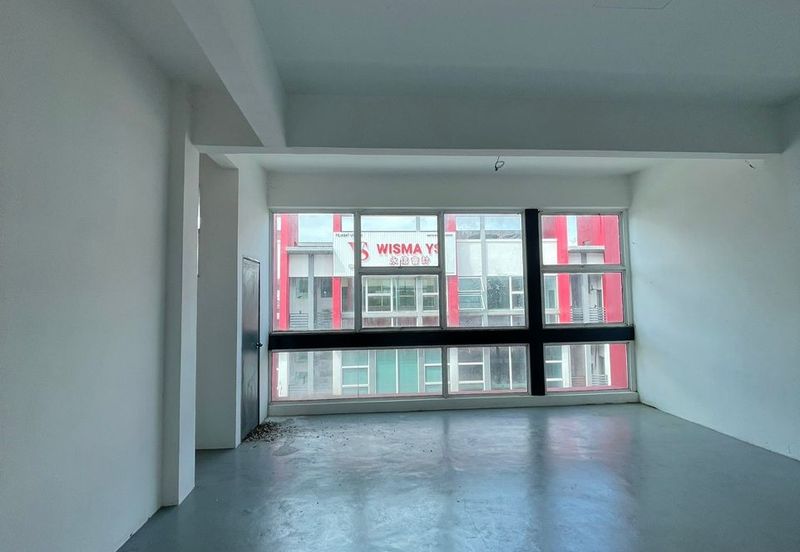 First Floor Shop @ Pusat Perdagangan Banting, Jalan Cemerlang For Rent