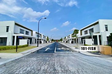 AAA STOCK!!! Eco Sanctuary Sencilia Double Storey Endlot with Big Land