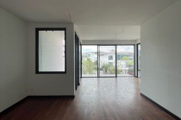 Duta Villa, Setia Alam