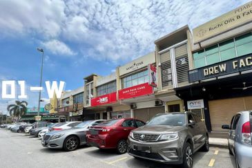 PRIME LOCATION!! 22X80!! G Floor Shoplot@ Jalan Mahogani Aeon Bandar Botanic Klang 