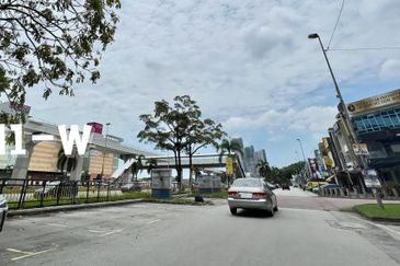PRIME LOCATION!! 22X80!! G Floor Shoplot@ Jalan Mahogani Aeon Bandar Botanic Klang 