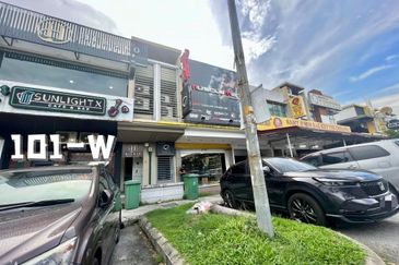 PRIME LOCATION!! 22X80!! G Floor Shoplot@ Jalan Mahogani Aeon Bandar Botanic Klang 
