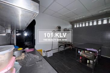 Renovated Ground Floor Shoplot@ Eco Sanctuary Somerset near Rimbayu