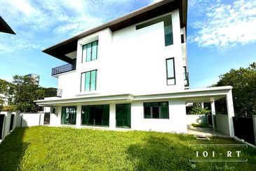 Duta Villa, Setia Alam