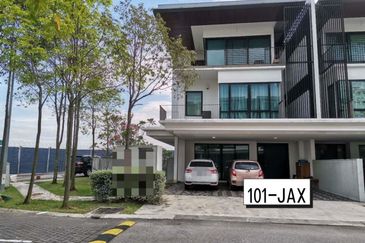 Duta Villa, Setia Alam