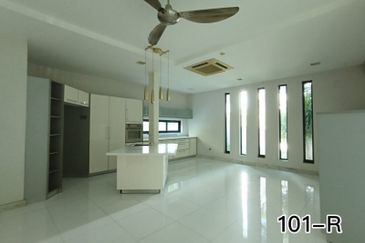 Fully Renovated!! TWIN BUNGALOW@ KK HILLS KOTA KEMUNING