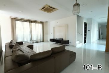 Fully Renovated!! TWIN BUNGALOW@ KK HILLS KOTA KEMUNING