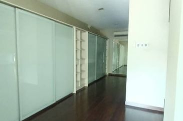 Fully Renovated!! TWIN BUNGALOW@ KK HILLS KOTA KEMUNING