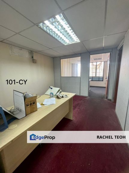 【Facing Mainroad & Part Furnished】2nd Floor Office@Bandar Bukit Tinggi 1  Klang , Selangor, Klang