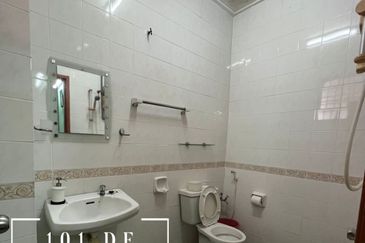 Facing No House!! Facing North!! Double Storey House@ Kota Kemuning