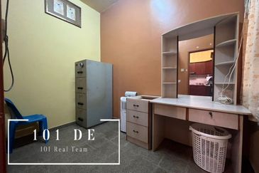 Facing No House!! Facing North!! Double Storey House@ Kota Kemuning