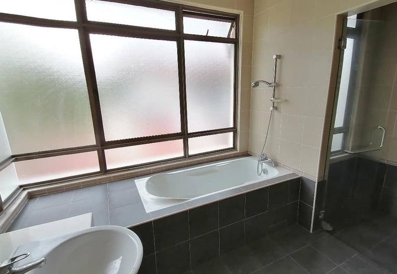 Glenmarie Cove Residence