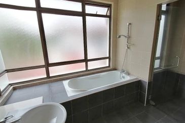 Glenmarie Cove Residence