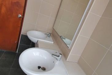 Glenmarie Cove Residence