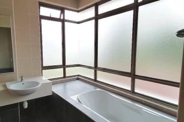 Glenmarie Cove Residence