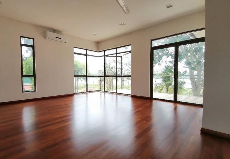 Glenmarie Cove Residence