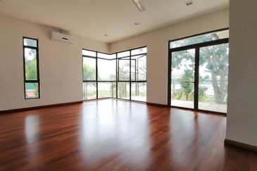 Glenmarie Cove Residence