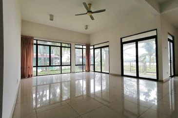 Glenmarie Cove Residence