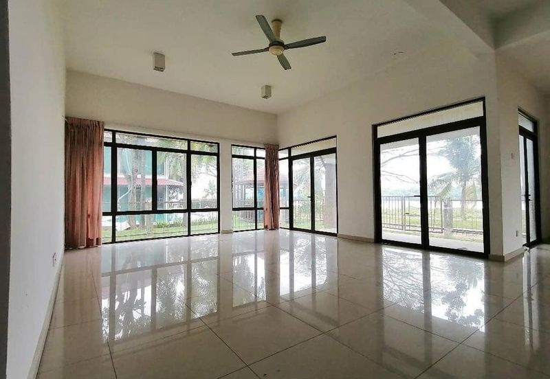 Glenmarie Cove Residence