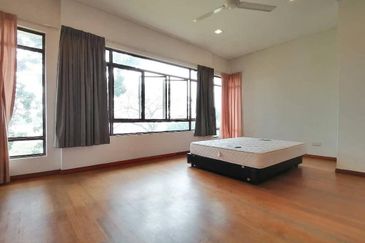 Glenmarie Cove Residence