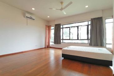 Glenmarie Cove Residence