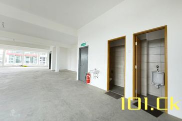 HOT area ‼️ Below SPA Price ⚠️3 Storey Shoplot CORNER@Pusat Perdagangan Banting (Jalan Cemerlang)