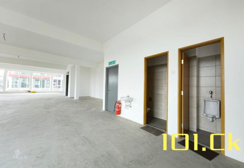 HOT area ‼️ Below SPA Price ⚠️3 Storey Shoplot CORNER@Pusat Perdagangan Banting (Jalan Cemerlang)