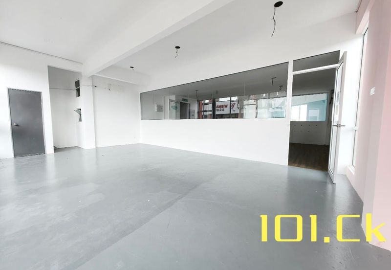 HOT area ‼️ Below SPA Price ⚠️3 Storey Shoplot CORNER@Pusat Perdagangan Banting (Jalan Cemerlang)