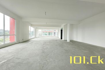 HOT area ‼️ Below SPA Price ⚠️3 Storey Shoplot CORNER@Pusat Perdagangan Banting (Jalan Cemerlang)