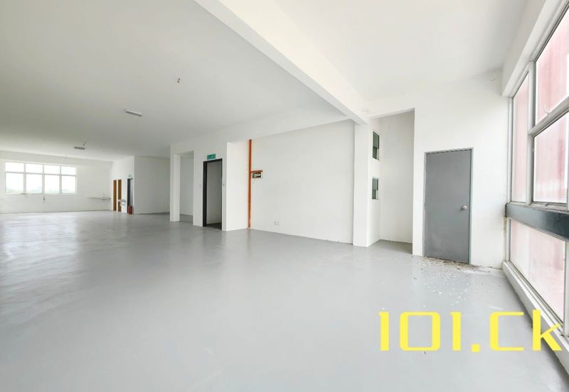 HOT area ‼️ Below SPA Price ⚠️3 Storey Shoplot CORNER@Pusat Perdagangan Banting (Jalan Cemerlang)