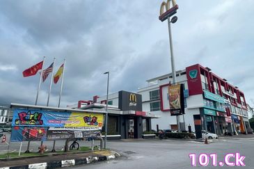 HOT area ‼️ Below SPA Price ⚠️3 Storey Shoplot CORNER@Pusat Perdagangan Banting (Jalan Cemerlang)