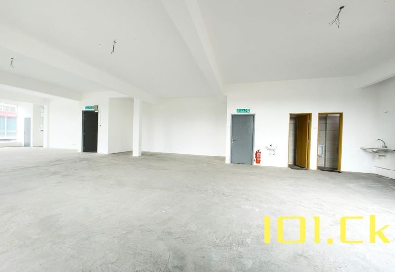 HOT area ‼️ Below SPA Price ⚠️3 Storey Shoplot CORNER@Pusat Perdagangan Banting (Jalan Cemerlang)