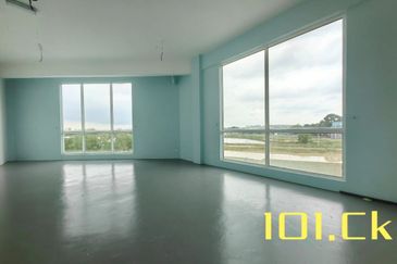 HOT area ‼️ Below SPA Price ⚠️3 Storey Shoplot CORNER@Pusat Perdagangan Banting (Jalan Cemerlang)