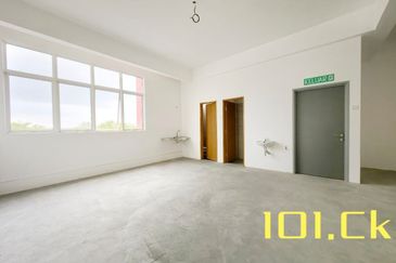 HOT area ‼️ Below SPA Price ⚠️3 Storey Shoplot CORNER@Pusat Perdagangan Banting (Jalan Cemerlang)