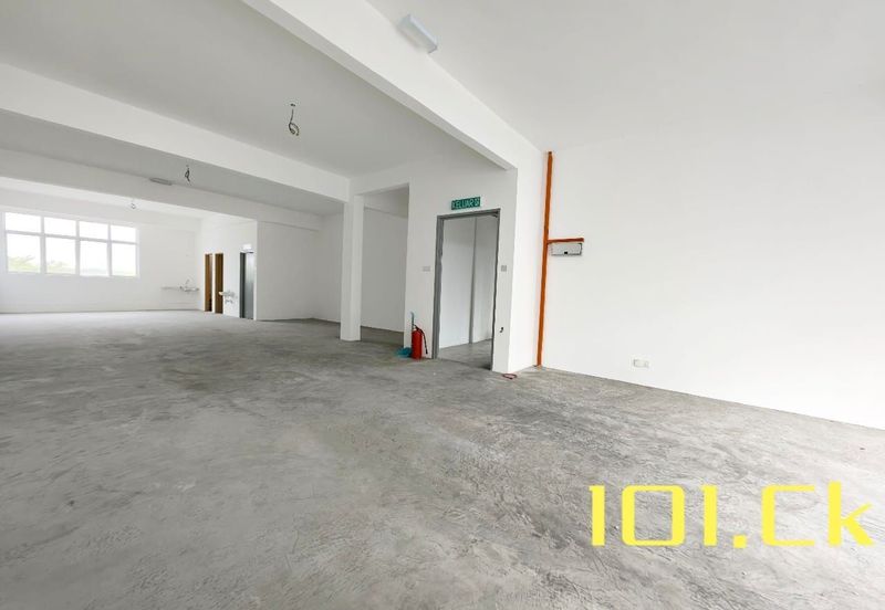 HOT area ‼️ Below SPA Price ⚠️3 Storey Shoplot CORNER@Pusat Perdagangan Banting (Jalan Cemerlang)